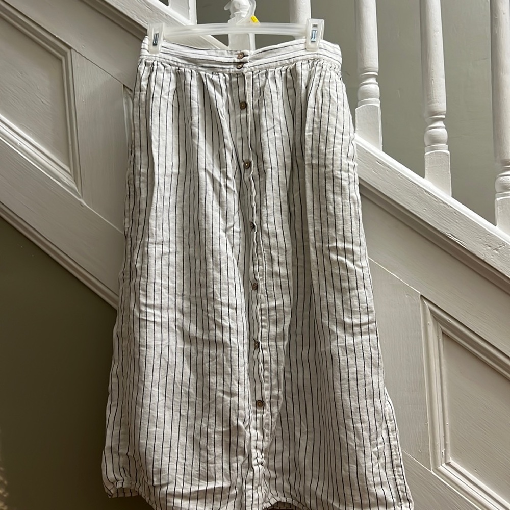 Black and white button down skirt